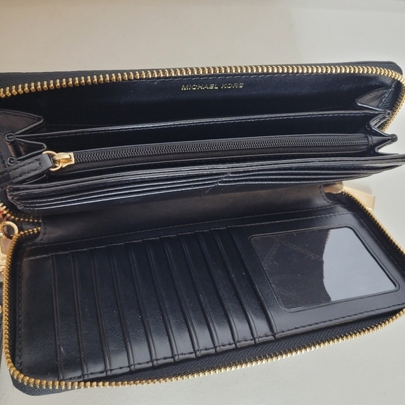 Michael Kors Large Black Saffiano Leather Continental Zip Around Travel Wallet - Picture 3 of 9